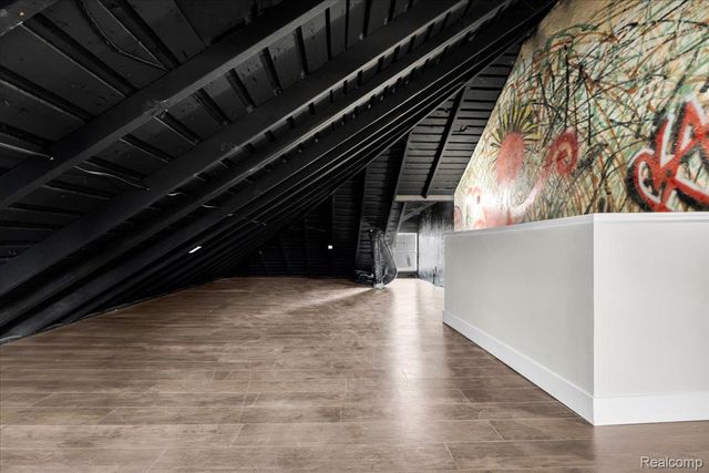 7950 E Lafayette Street, Detroit, MI 48214