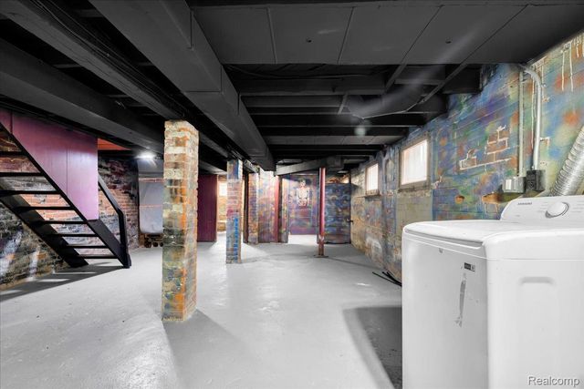 7950 E Lafayette Street, Detroit, MI 48214