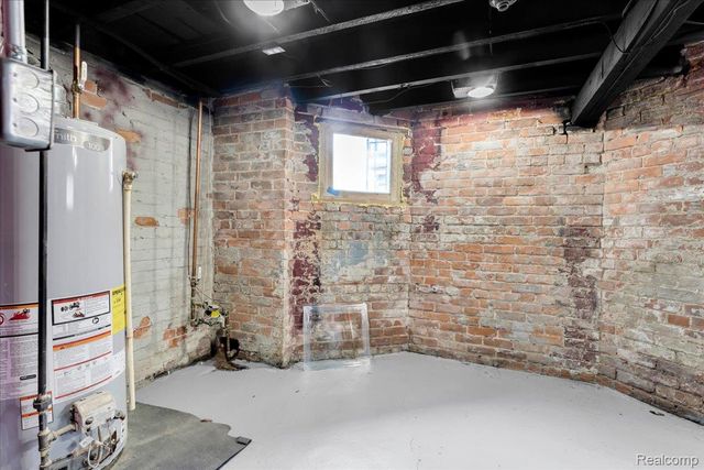 7950 E Lafayette Street, Detroit, MI 48214