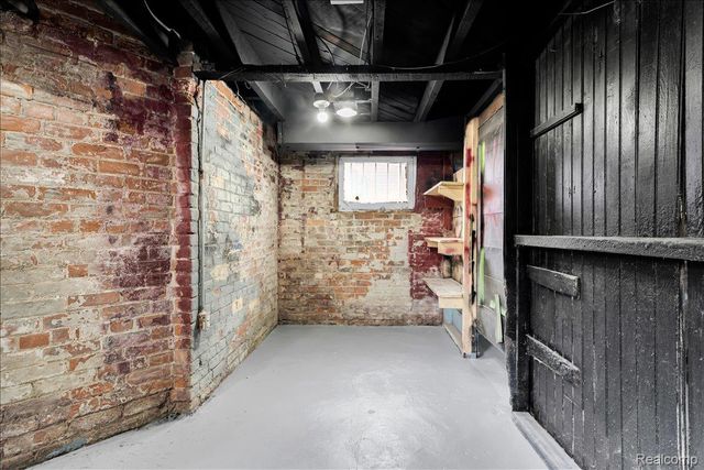 7950 E Lafayette Street, Detroit, MI 48214