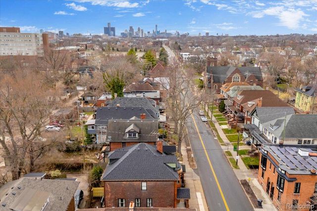 7950 E Lafayette Street, Detroit, MI 48214