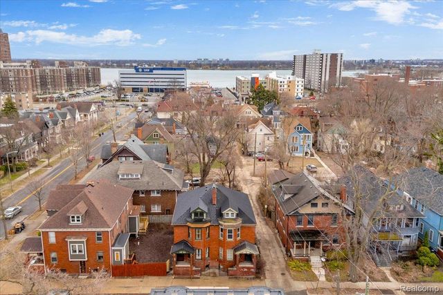 7950 E Lafayette Street, Detroit, MI 48214