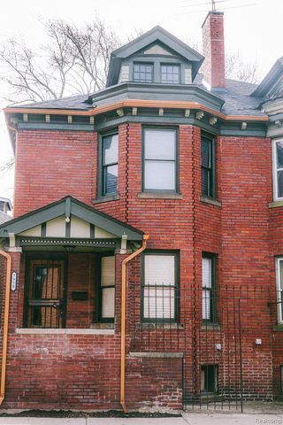 7950 E Lafayette Street, Detroit, MI 48214