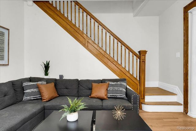 7950 E Lafayette Street, Detroit, MI 48214