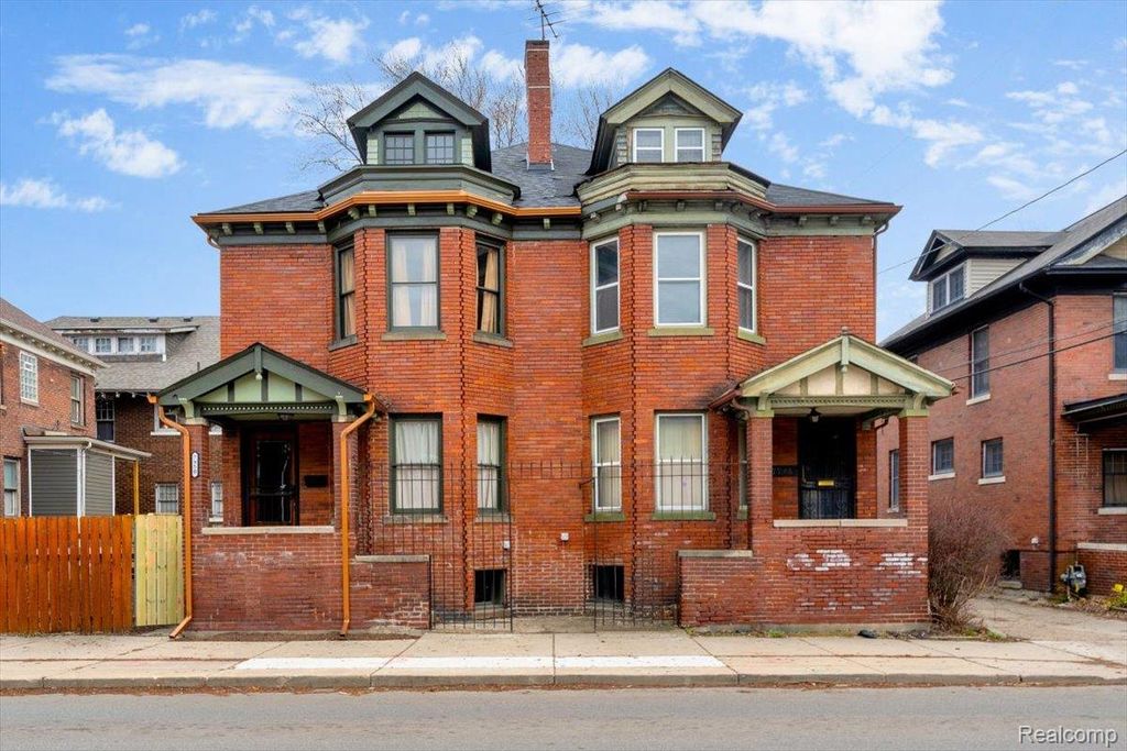 7950 E Lafayette Street, Detroit, MI 48214