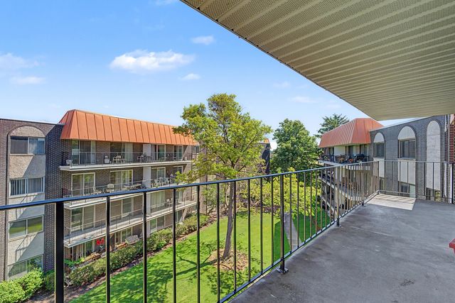 4900 Foster Street 407, Skokie, IL 60077