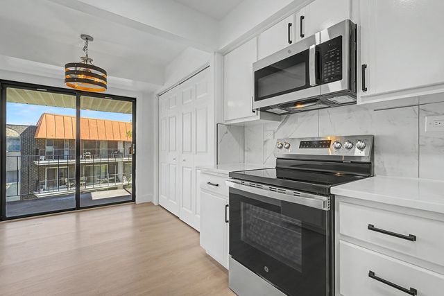 4900 Foster Street 407, Skokie, IL 60077