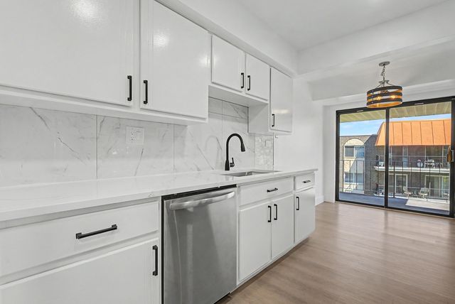 4900 Foster Street 407, Skokie, IL 60077