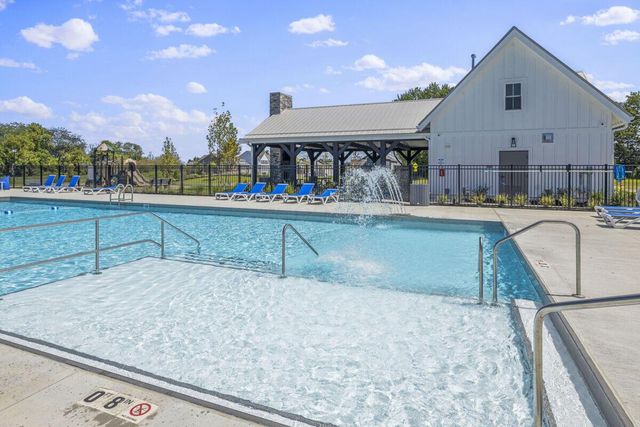 350 Oakmont Drive, Commercial Point, OH 43116