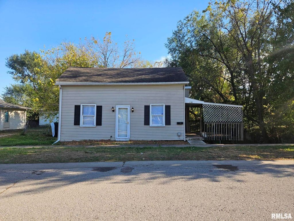 1110 E 10TH Street, Muscatine, IA 52761