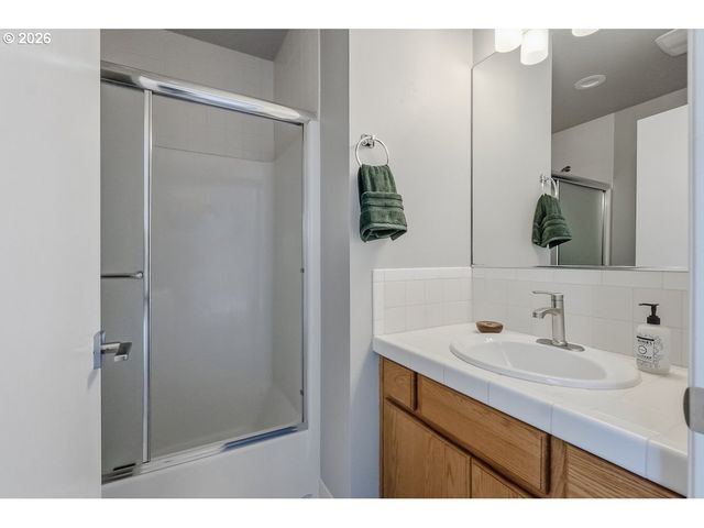1924 Se SHERRETT St, Portland, OR 97202