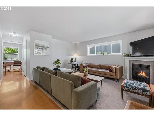 1924 Se SHERRETT St, Portland, OR 97202