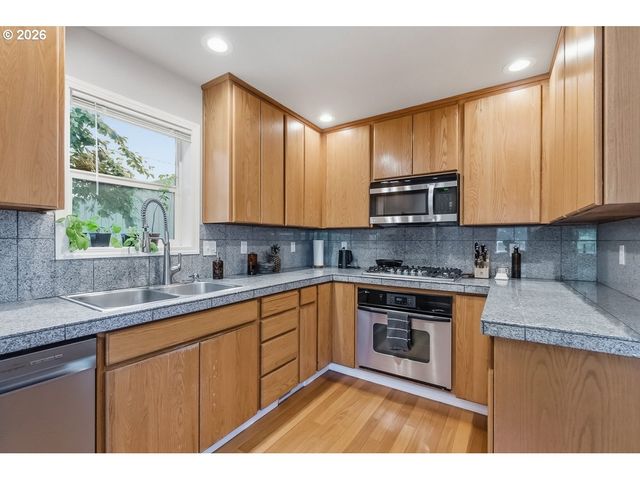 1924 Se SHERRETT St, Portland, OR 97202