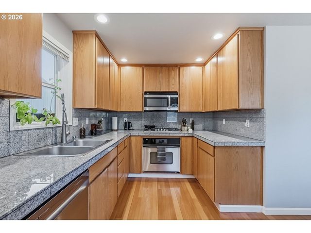 1924 Se SHERRETT St, Portland, OR 97202