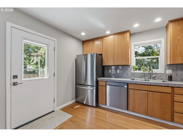 1924 Se SHERRETT St, Portland, OR 97202