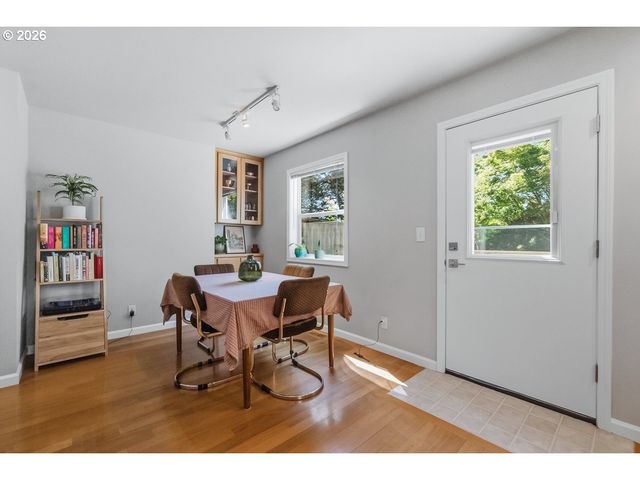 1924 Se SHERRETT St, Portland, OR 97202