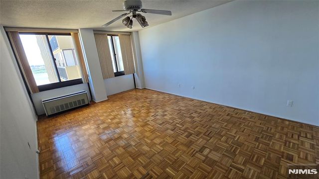 200 Winston 1006, Cliffside Park, NJ 07010