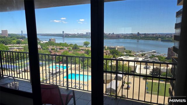 200 Winston 1006, Cliffside Park, NJ 07010