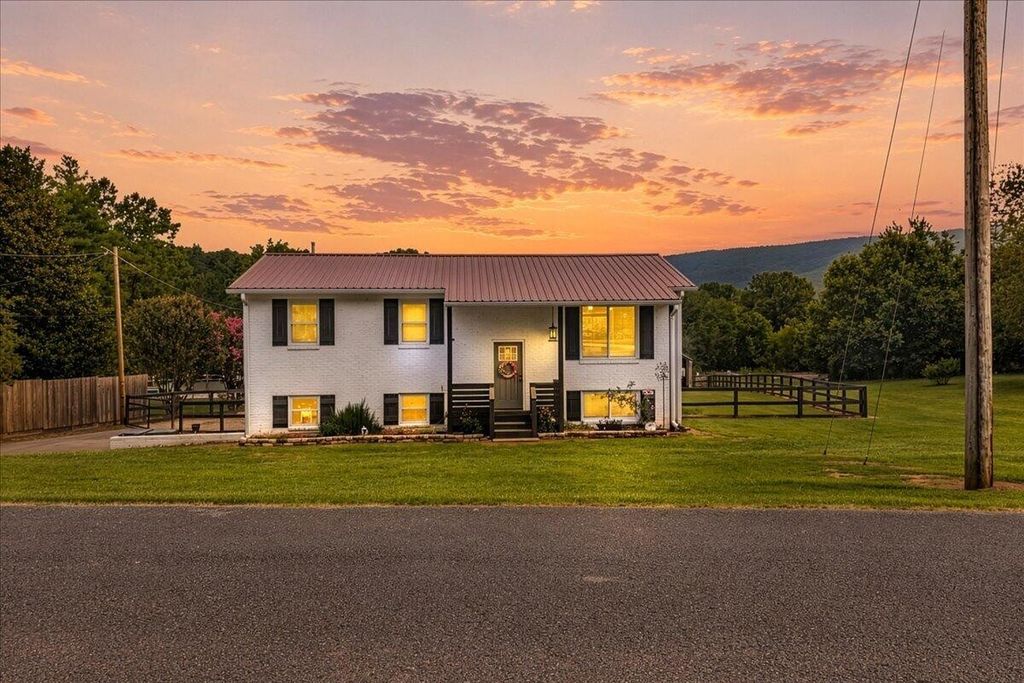 119 County Road 887, Etowah, TN 37331