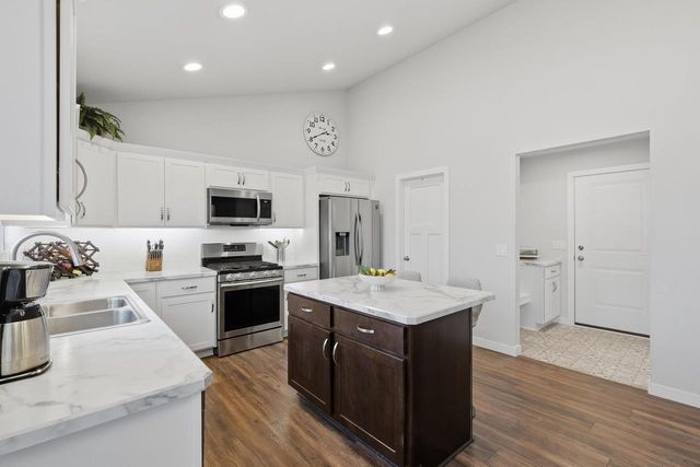 987 Griffin Way, Deforest, WI 53532