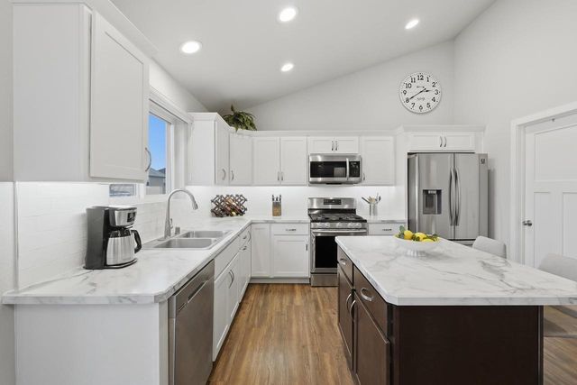 987 Griffin Way, Deforest, WI 53532
