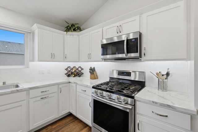 987 Griffin Way, Deforest, WI 53532