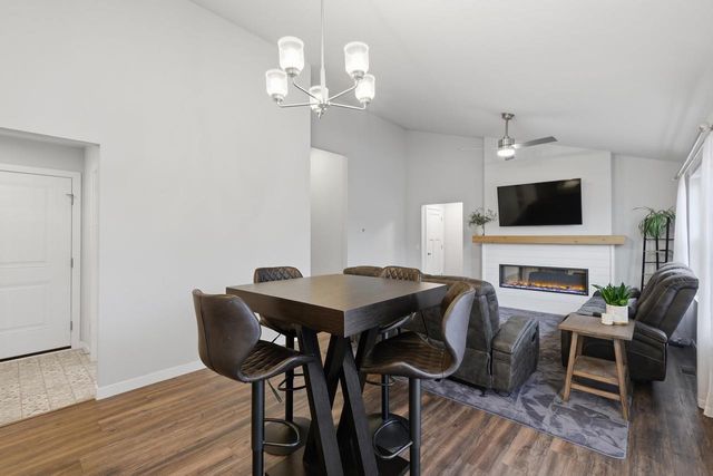 987 Griffin Way, Deforest, WI 53532