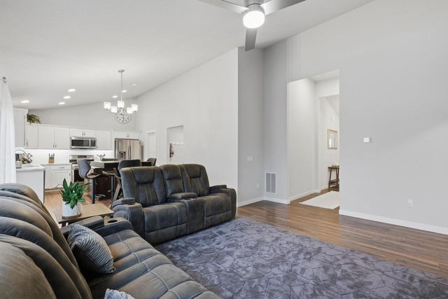 987 Griffin Way, Deforest, WI 53532