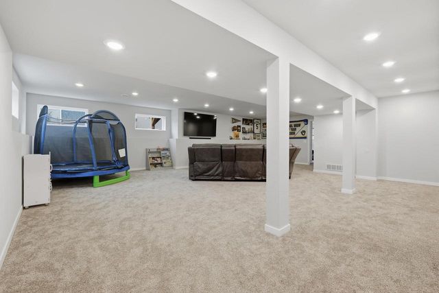 987 Griffin Way, Deforest, WI 53532