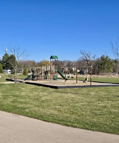 987 Griffin Way, Deforest, WI 53532