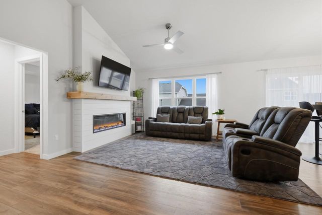 987 Griffin Way, Deforest, WI 53532