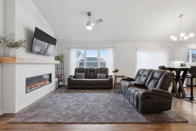 987 Griffin Way, Deforest, WI 53532