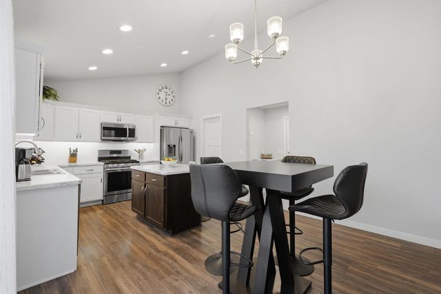 987 Griffin Way, Deforest, WI 53532
