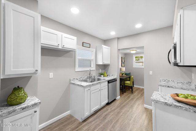 2447 Portsmouth Avenue, Toledo, OH 43613