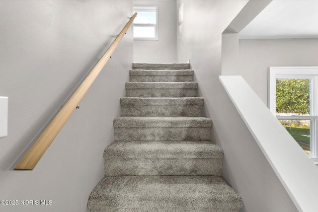 2447 Portsmouth Avenue, Toledo, OH 43613