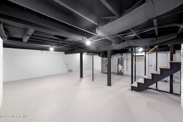 2447 Portsmouth Avenue, Toledo, OH 43613