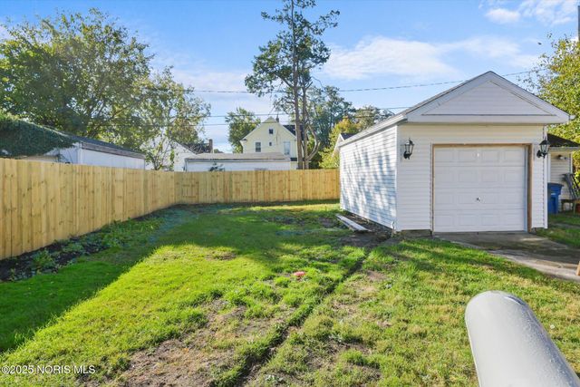 2447 Portsmouth Avenue, Toledo, OH 43613