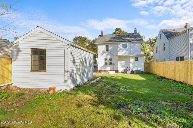 2447 Portsmouth Avenue, Toledo, OH 43613