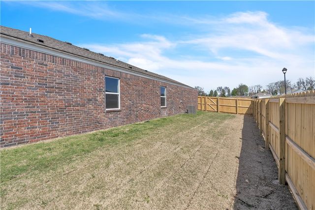 3229 Wolf Creek Street, Springdale, AR 72764