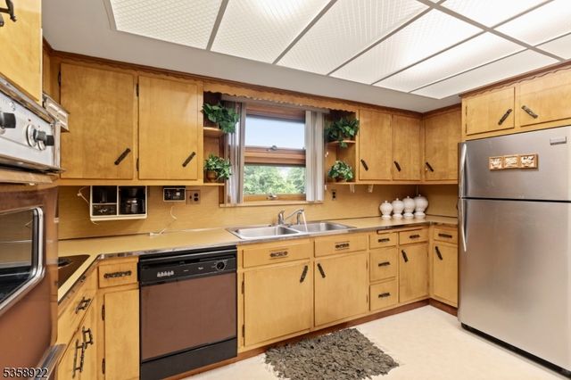 35 Hillside Ave, Netcong Boro, NJ 07857