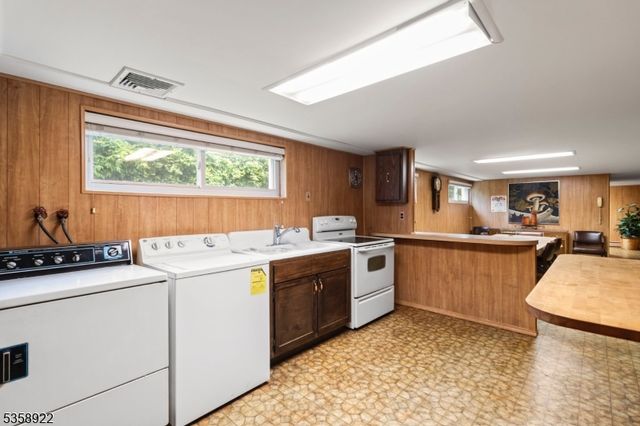 35 Hillside Ave, Netcong Boro, NJ 07857