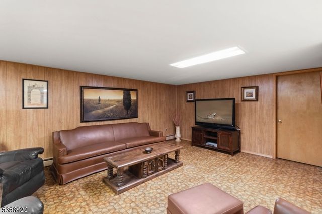 35 Hillside Ave, Netcong Boro, NJ 07857