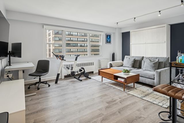 2909 N Sheridan Road 1001, Chicago, IL 60657