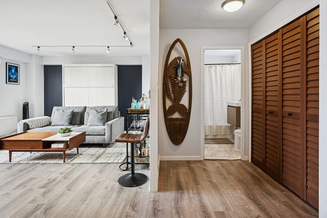 2909 N Sheridan Road 1001, Chicago, IL 60657