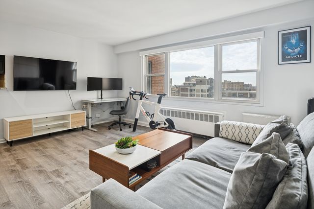 2909 N Sheridan Road 1001, Chicago, IL 60657