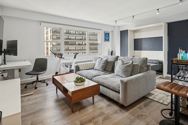 2909 N Sheridan Road 1001, Chicago, IL 60657