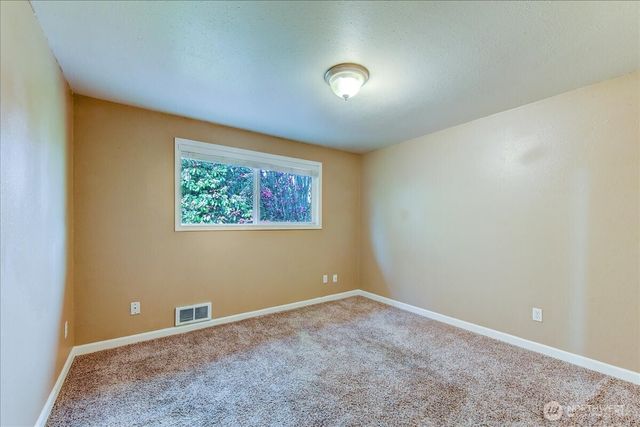 1214 Hemlock Street, Milton, WA 98354