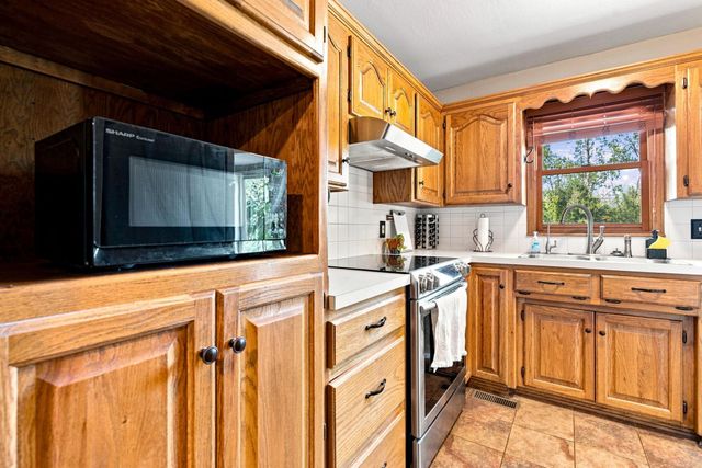 1817 N Shefford Cir, Wichita, KS 67212