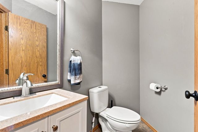 1817 N Shefford Cir, Wichita, KS 67212