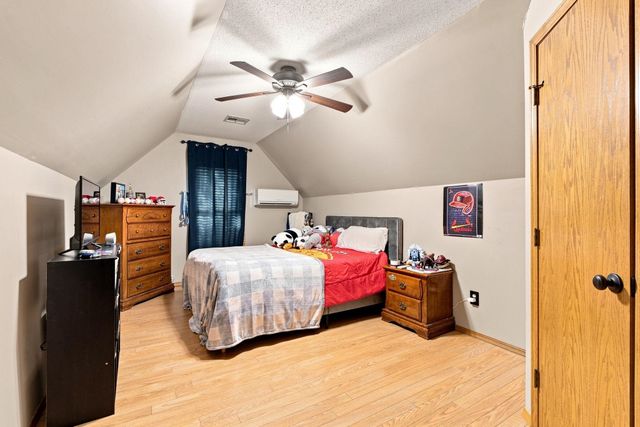 1817 N Shefford Cir, Wichita, KS 67212